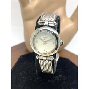 Gucci Women's Watch YA141504 Swiss Quartz Mother of Pearl Dial Silver Steel 22mm